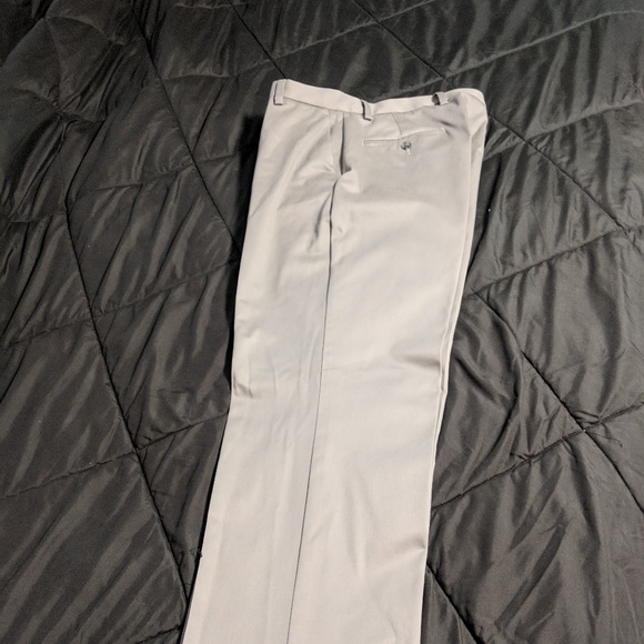Dockers D3 Classic fit slacks like new 33x29 - Picture 2 of 3
